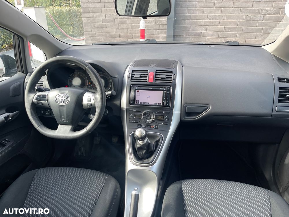 Toyota Auris 2.0 D-4D - 7
