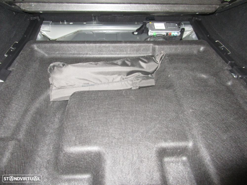 Volvo V60 2.0 D4 R-Design Geartronic - 25