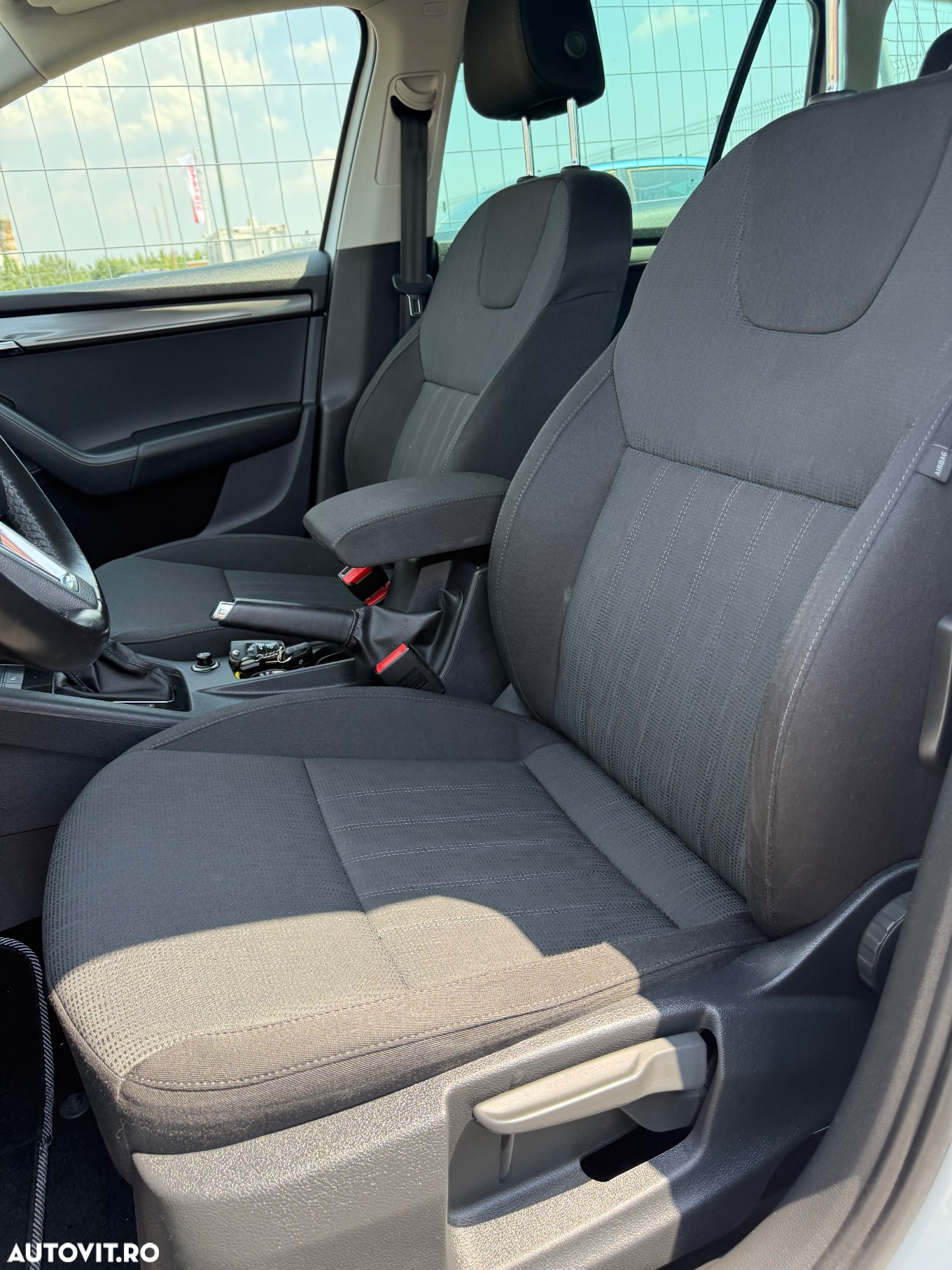 Skoda Octavia Combi 2.0 TDI DSG Style - 16