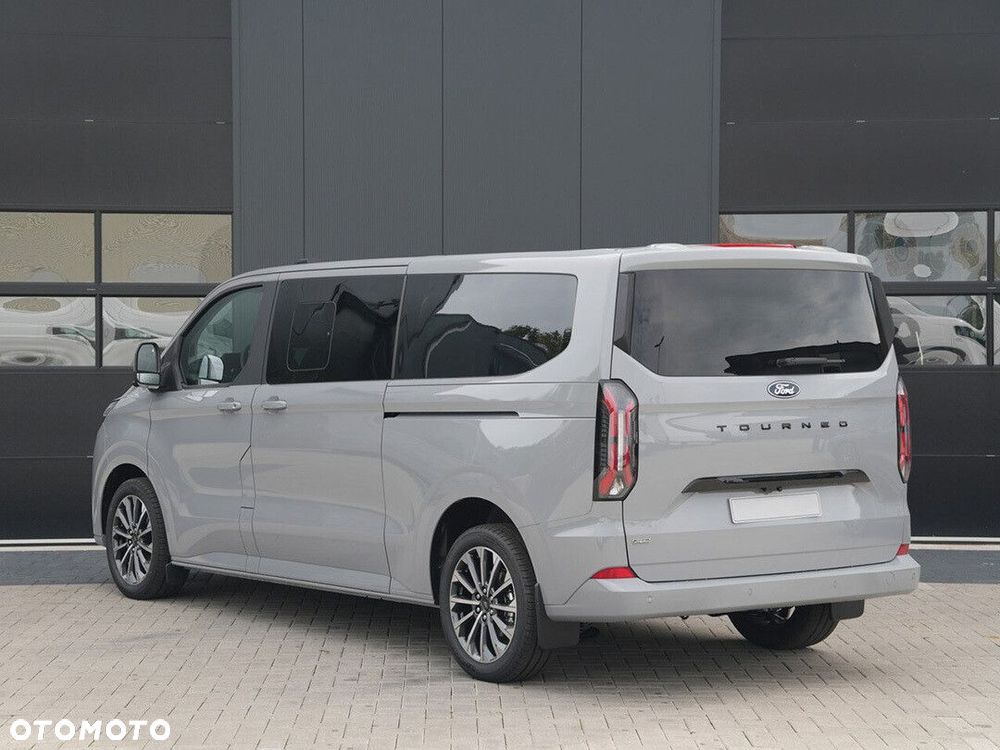 Ford Tourneo Custom - 11