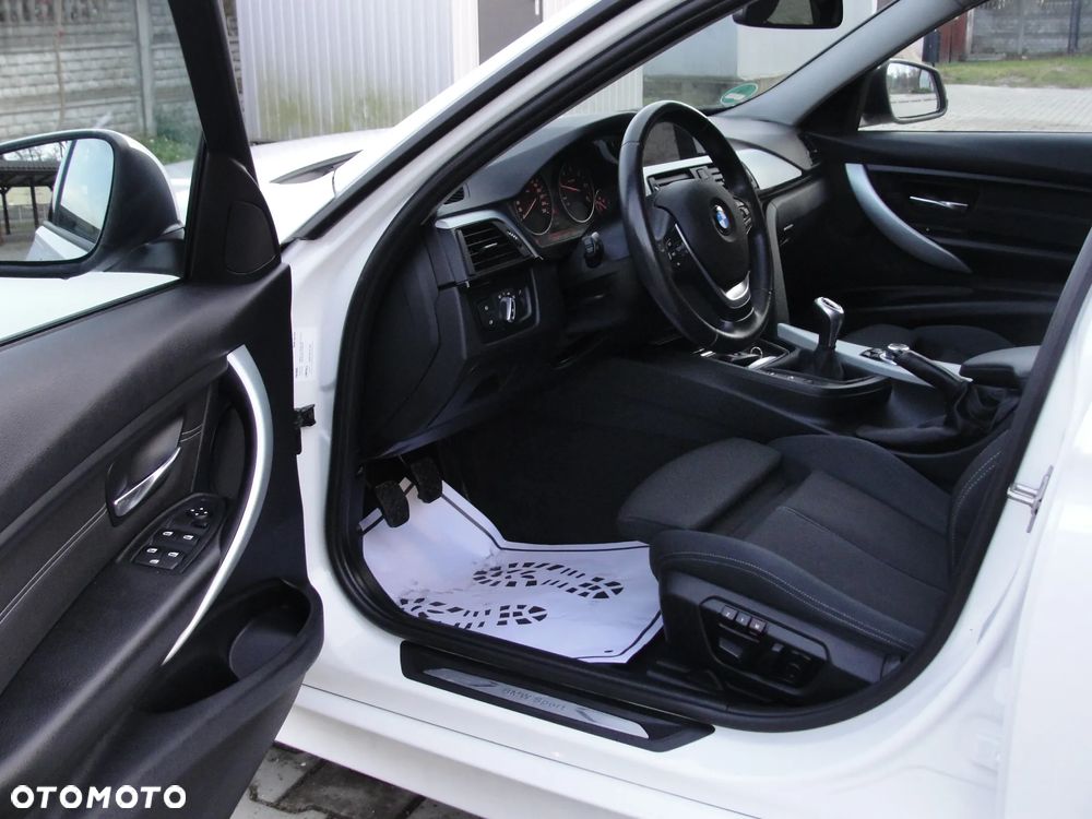 BMW Seria 3 318d Blue Performance Sport Line - 17