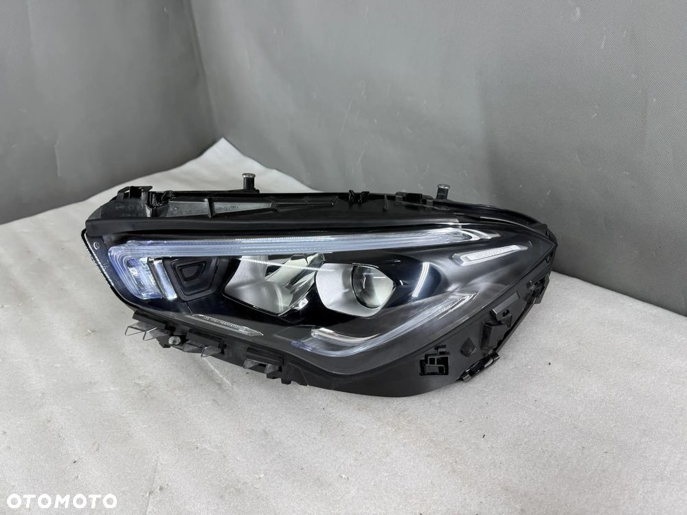 Reflektor Przód strona lewa Mercedes-Benz CLA W118 A118 PERFORMANCE - 2