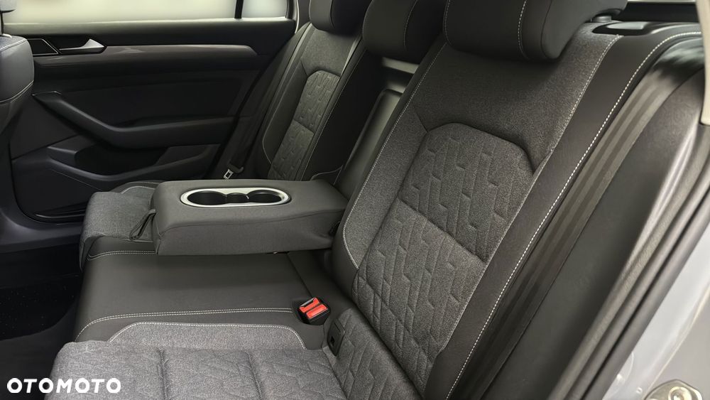 Volkswagen Passat - 13