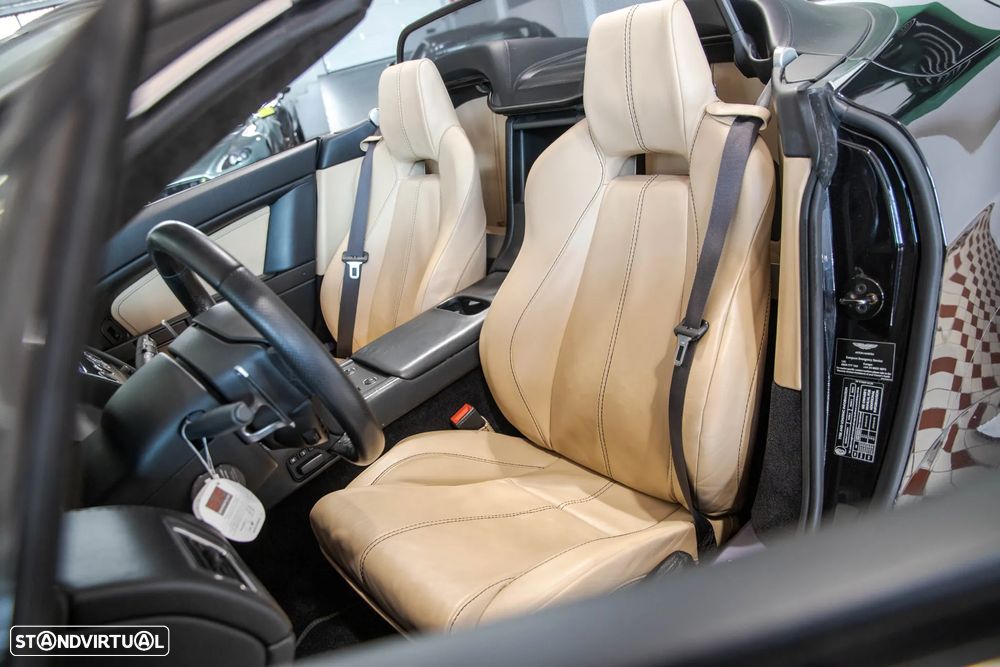 Aston Martin Vantage Roadster - 17