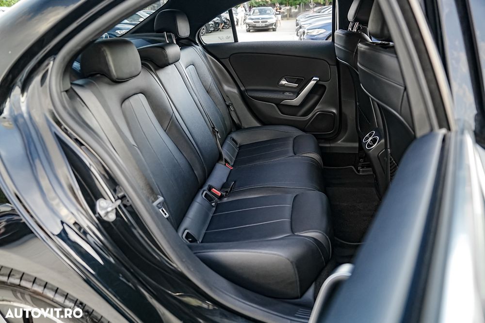 Mercedes-Benz A 250 e Sedan 8G-DCT Edition 2021 - 18