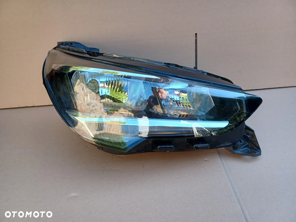 Lampa przednia prawa Opel Corsa F oryg 39162679
