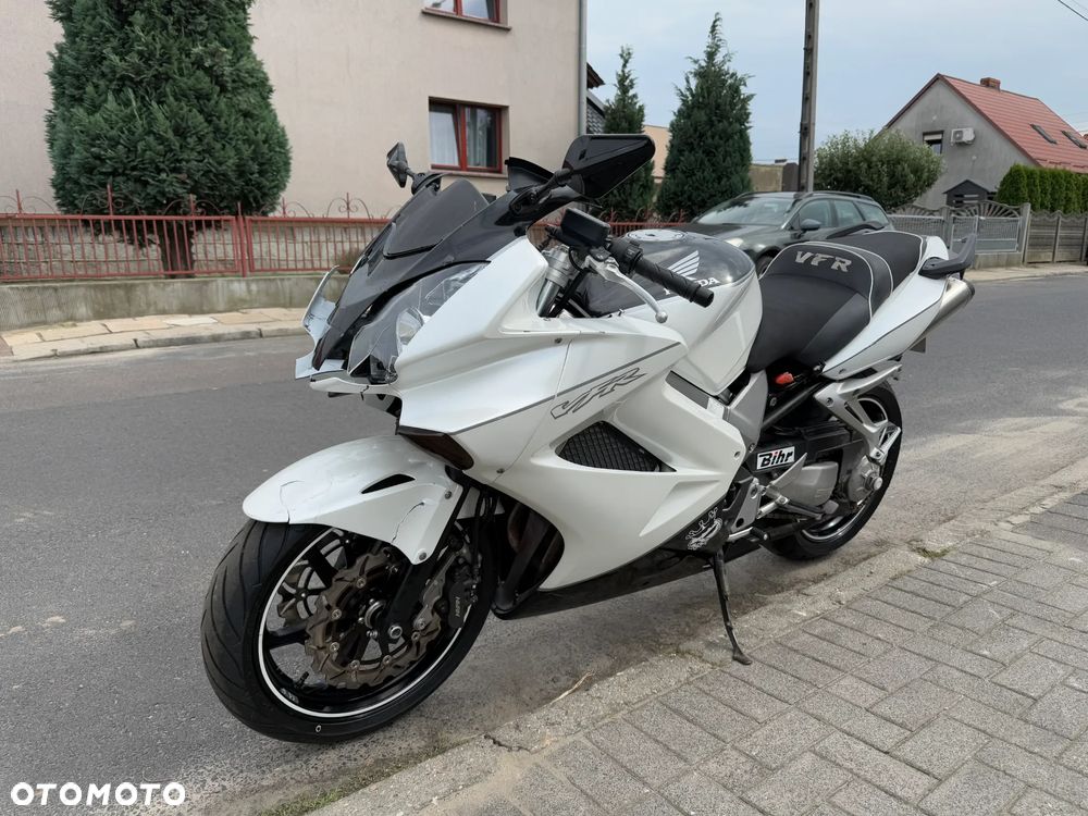 Honda VFR - 3