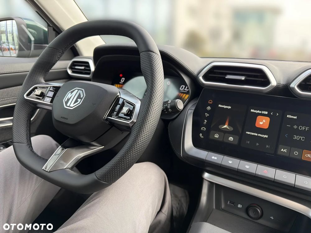 MG ZS Hybrid+ - 14