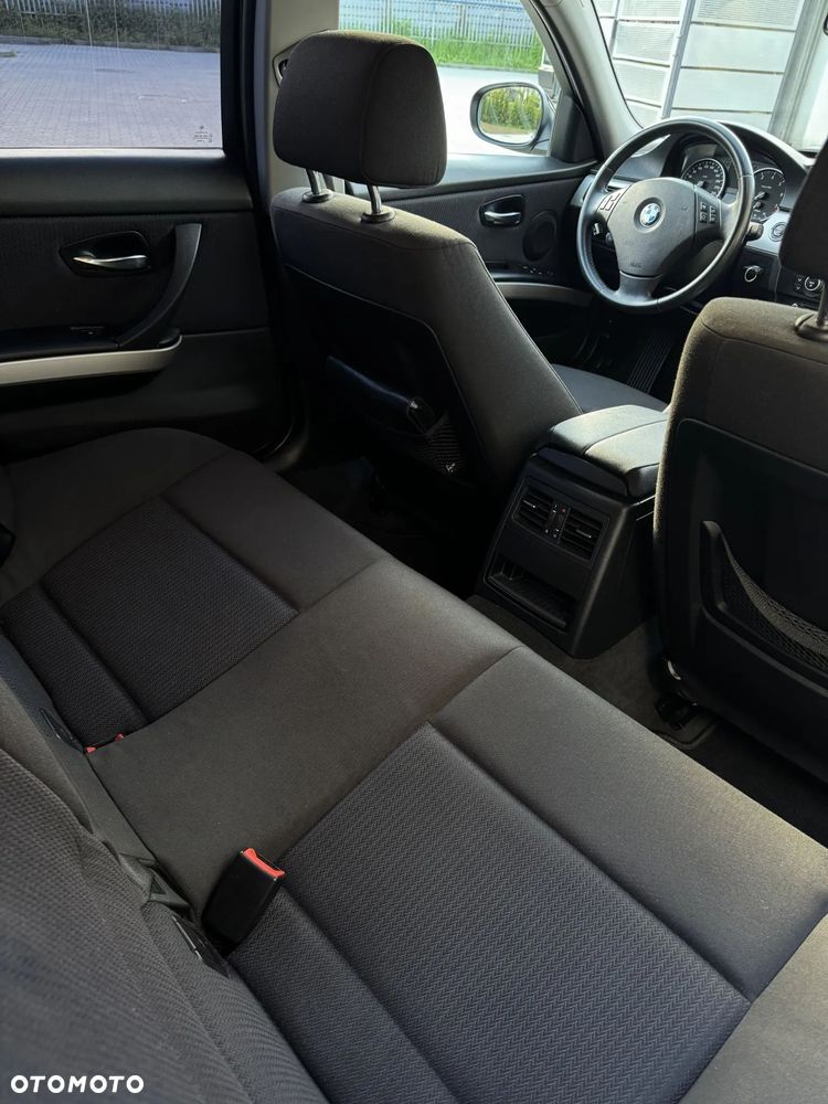 BMW Seria 3 320i - 9