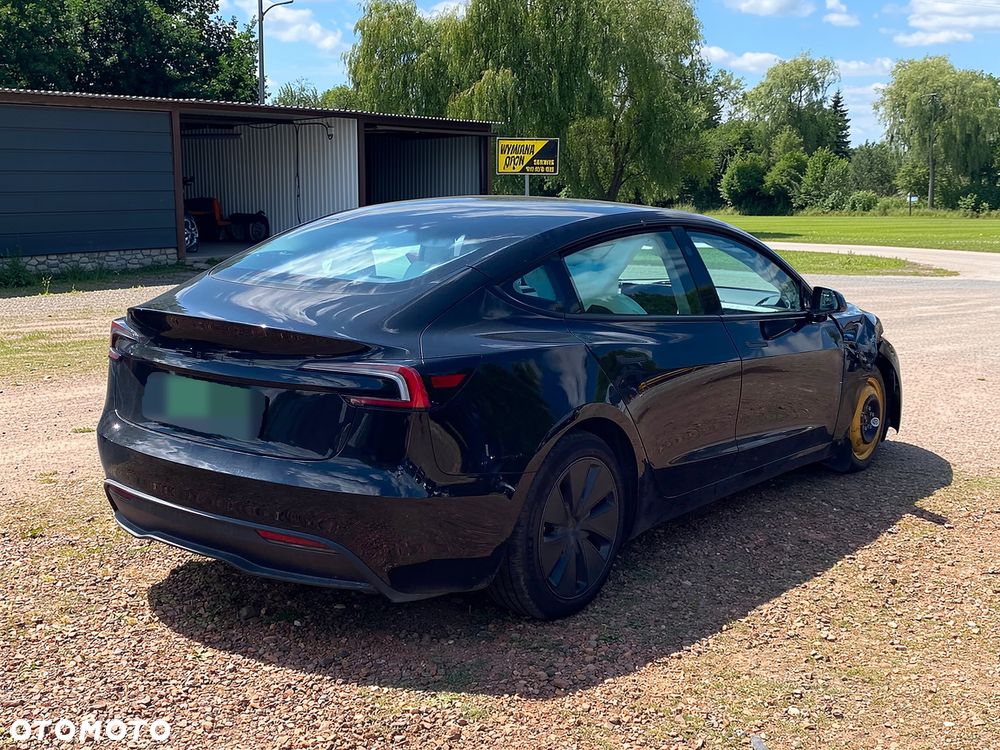 Tesla Model 3 - 7