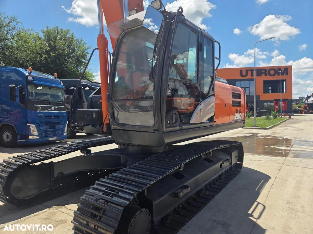 Hitachi ZX250LCN-6, 2019, 5.737h, CUPLA RAPIDA, cupa 1,55mc, inst picon, inst rotire, camera spate si laterale, latime 2,99m, ad sapare 7m, 3 pompe hidr HITACHI, consum 11,8l/h, lant 80% ok, ridica 16t, posibil leasing 3 ani-PROMOTIE 89.900 EUR+Tva - 13