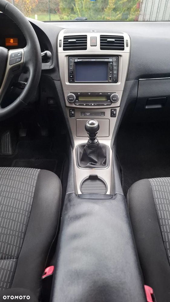 Toyota Avensis - 18