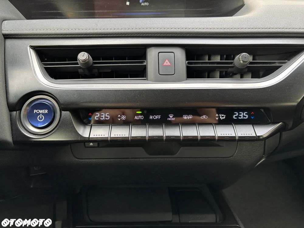 Lexus UX - 27