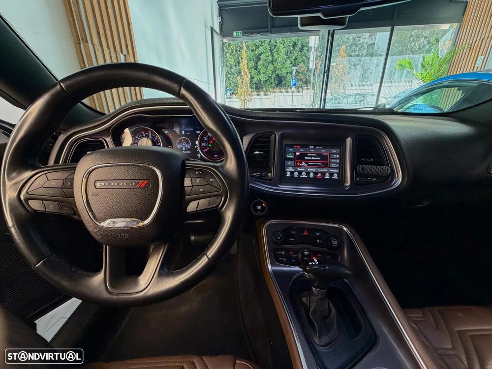 Dodge Challenger Auto SXT Plus - 2