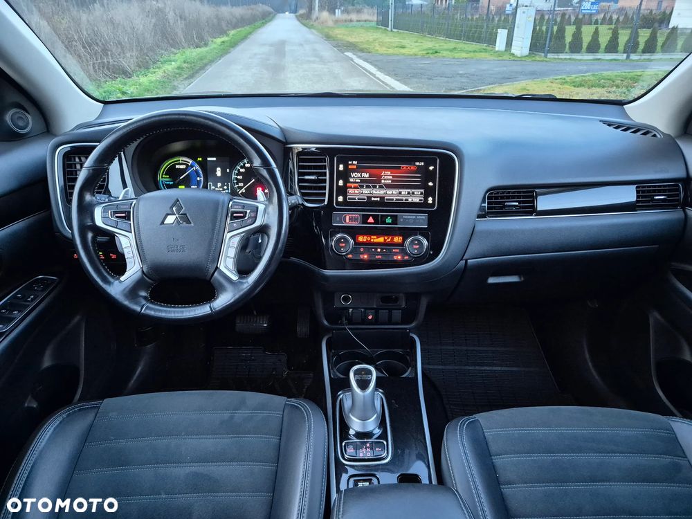 Mitsubishi Outlander - 10