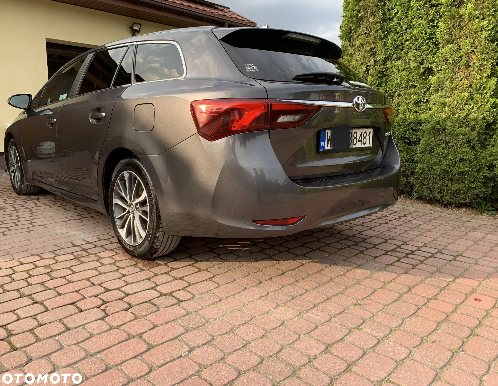 Toyota Avensis 1.8 Premium - 13