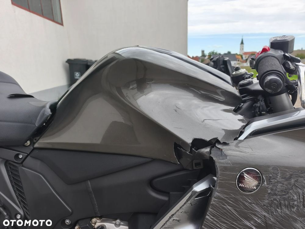 Honda VFR - 19