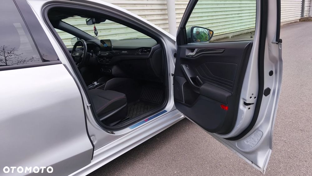 Ford Focus 1.5 EcoBlue Start-Stopp-System ST-LINE DESIGN - 19