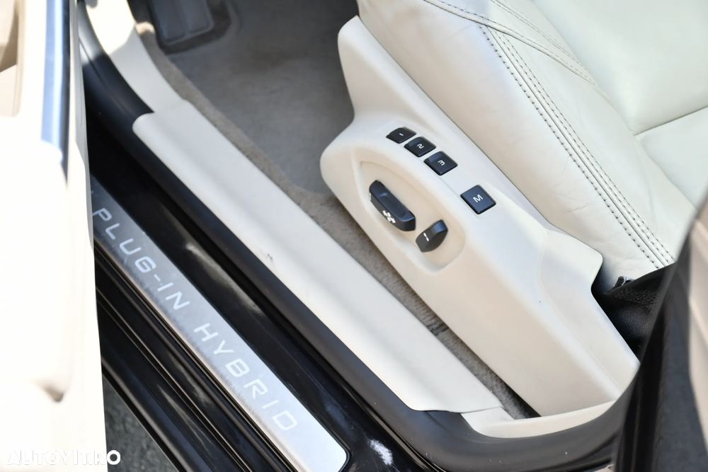 Volvo V60 D6 Plug-In-Hybrid AWD Geartronic Summum - 34