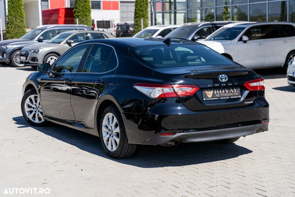 Toyota Camry - 10