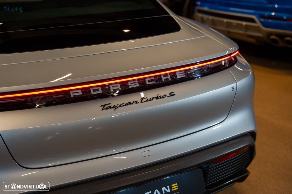 Porsche Taycan Turbo S - 7