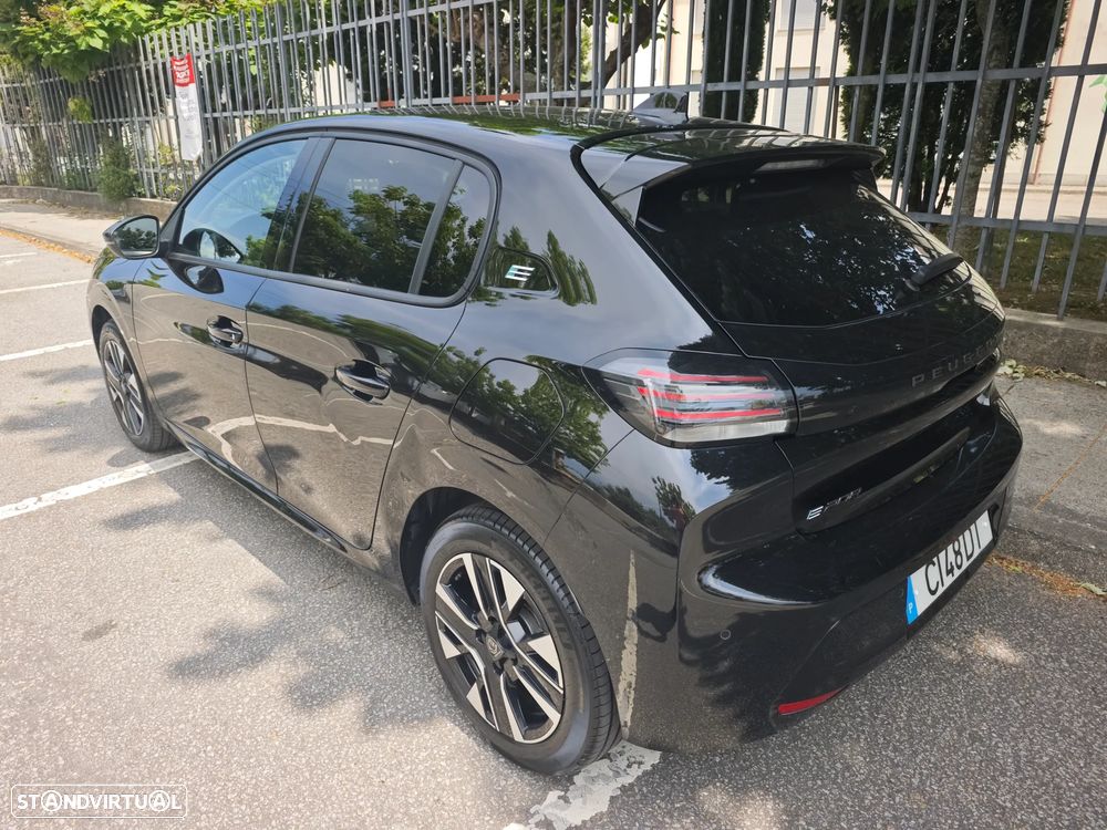 Peugeot e-208 Allure - 11