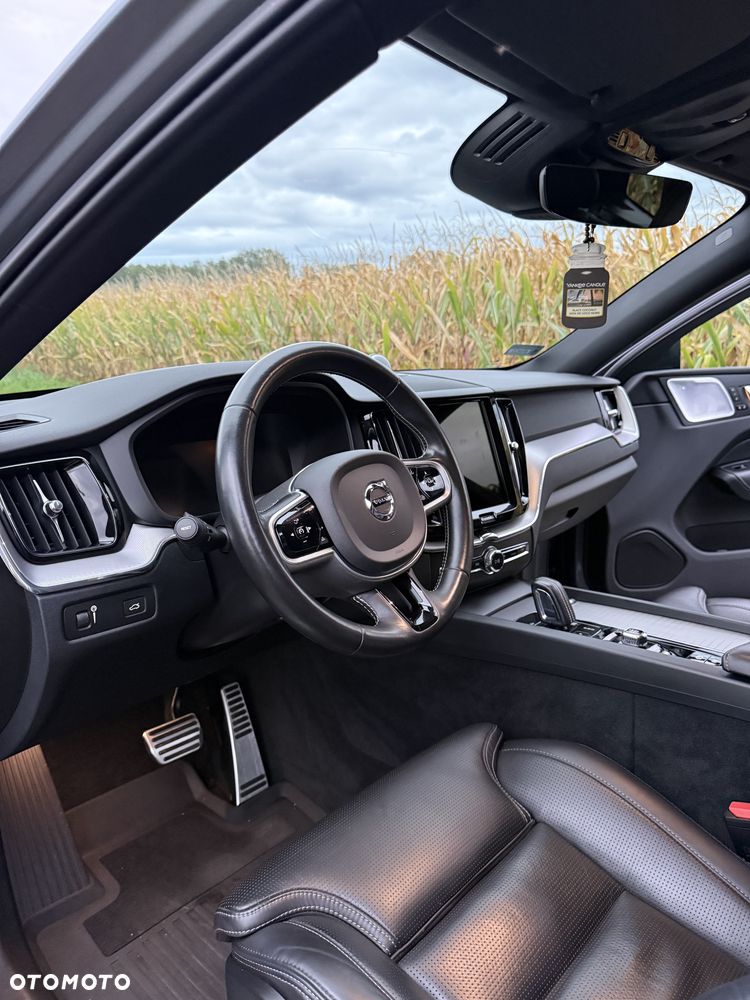 Volvo XC 60 B5 D AWD R-Design - 22