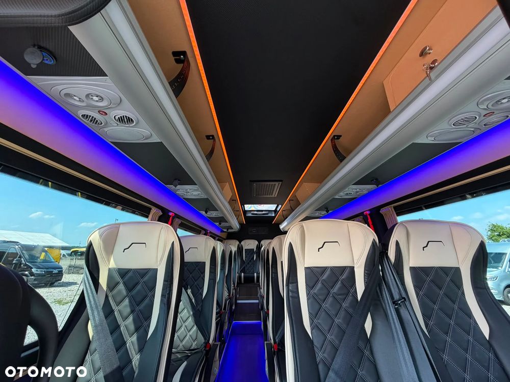 Mercedes-Benz Sprinter 519 - 19