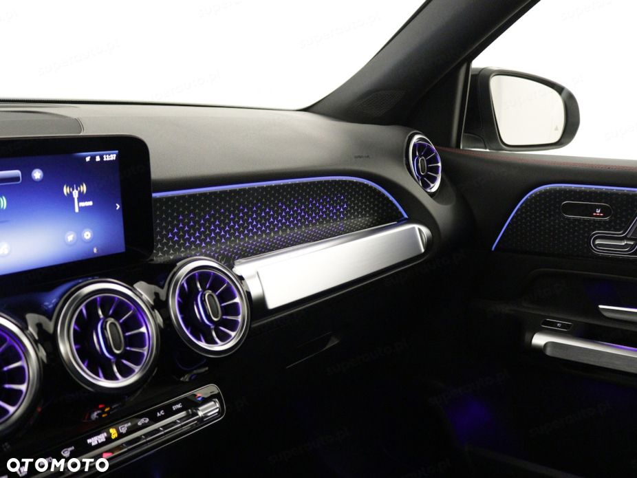 Mercedes-Benz GLB - 12