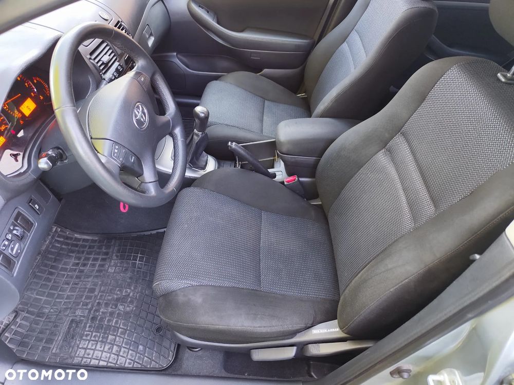 Toyota Avensis 1.8 VVT-i Luna - 18