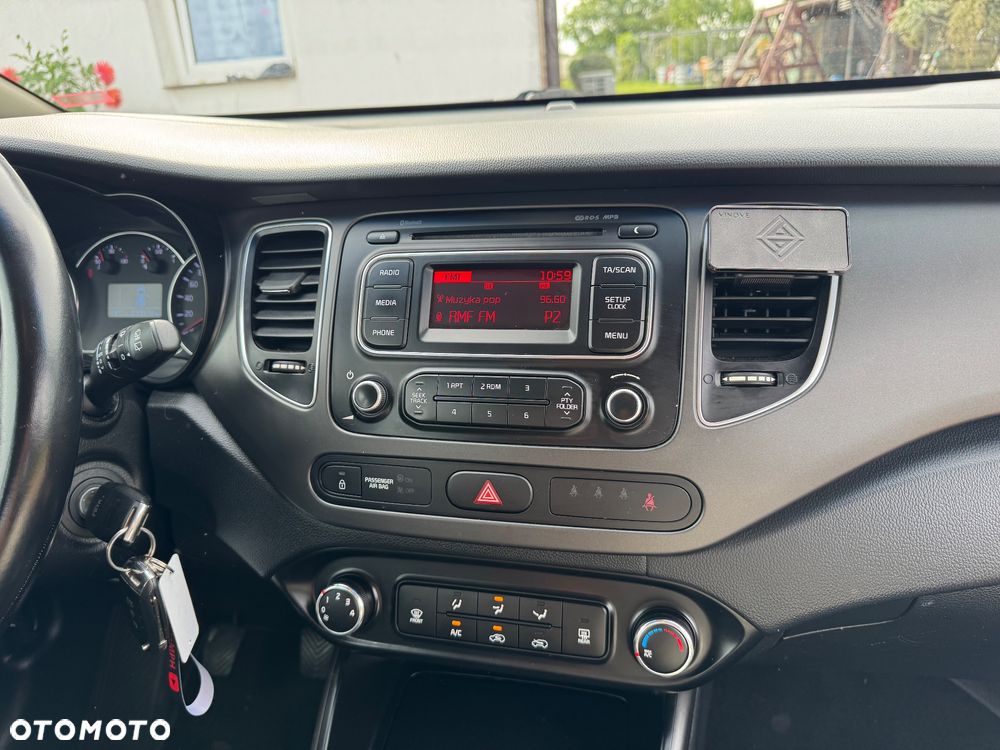 Kia Carens - 32