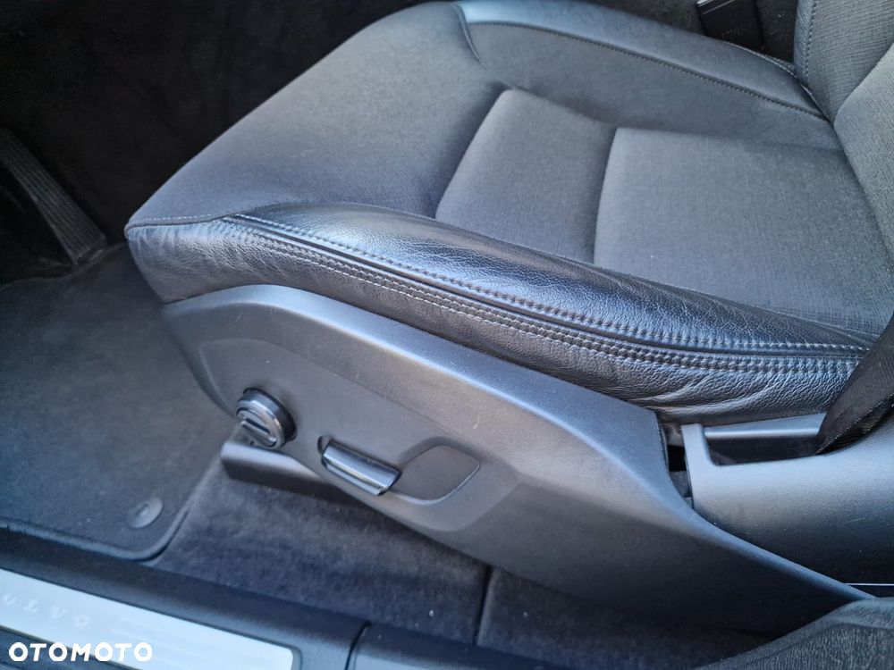 Volvo XC 60 T4 Momentum - 29