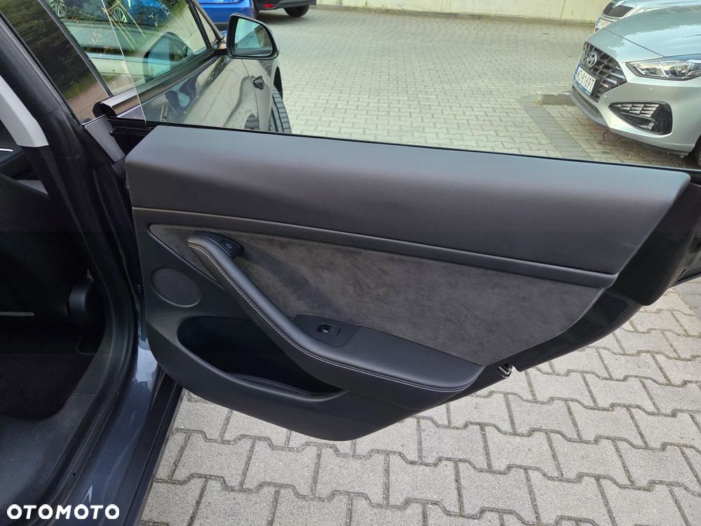 Tesla Model 3 Standard Reichweite Plus Hinterradantrieb - 21