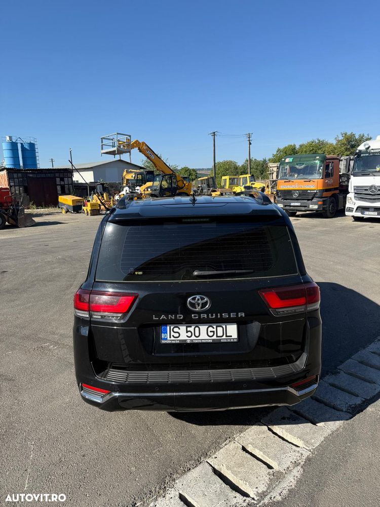 Toyota Land Cruiser 300 - 9