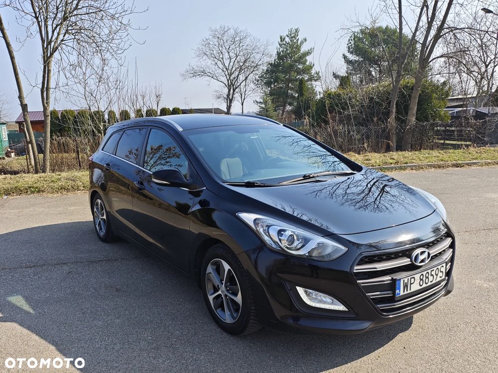 Hyundai i30 blue Kombi 1.6 CRDi Passion