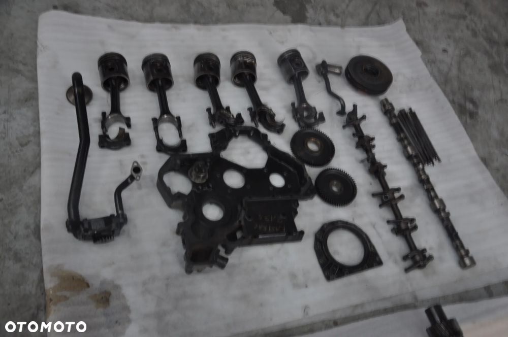 WAŁ GŁOWICA Tłok  SILNIK  PERKINS Y6 JCB FASTRACK - 9