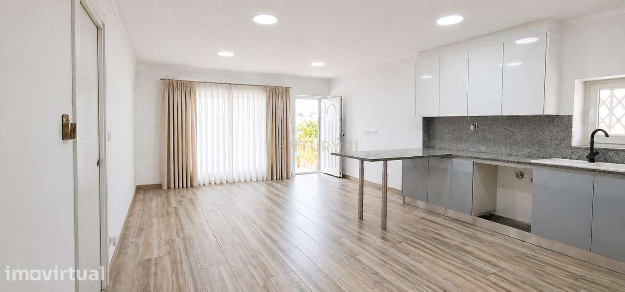 Loja convertida em apartamento. Oportunidade única! - Grande imagem: 2/8