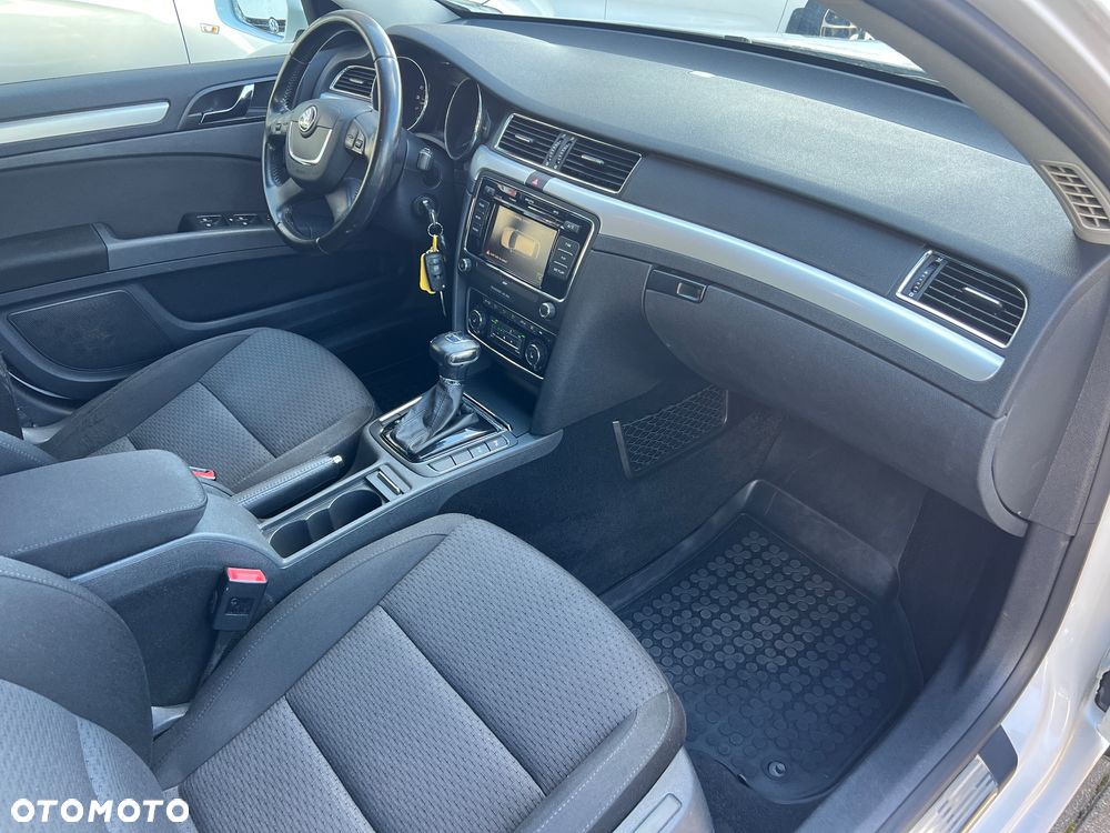 Skoda Superb 2.0 TDI Ambition DSG - 8