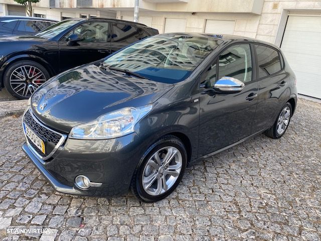Peugeot 208 1.2 PureTech Style - 1