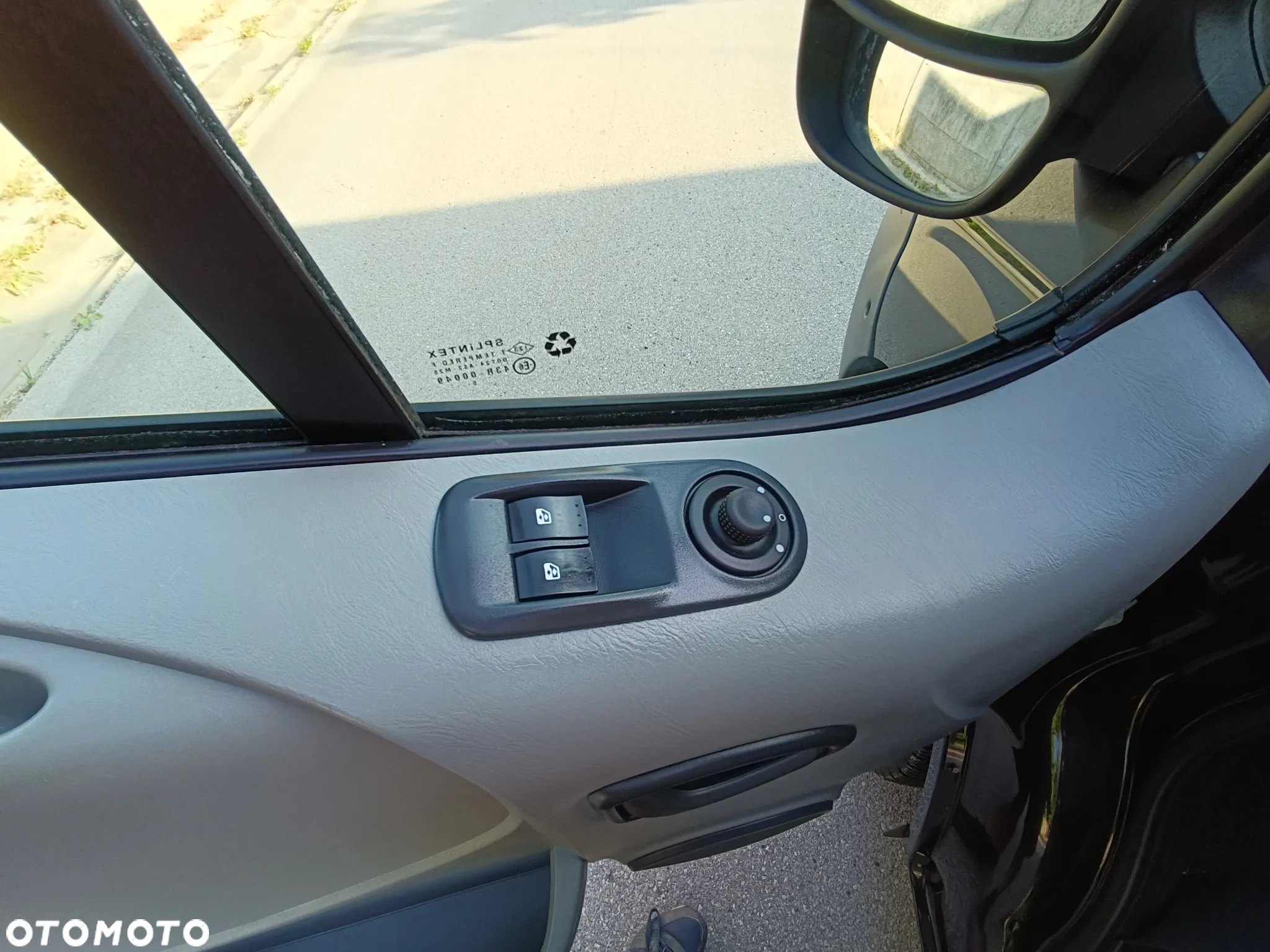Opel Vivaro L2H1 2.9t - 15