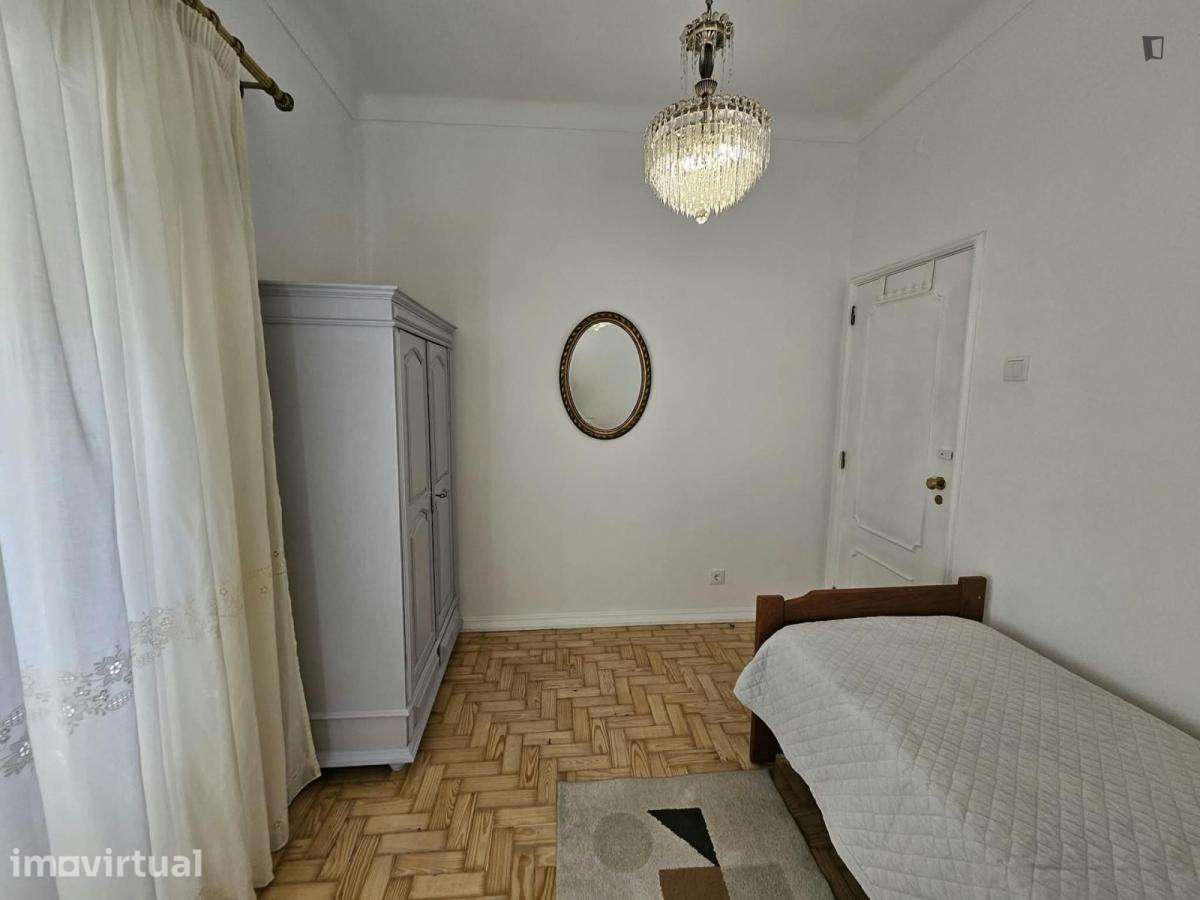 Quarto - localizado em Sé de Braga e São Lázaro Braga - Grande imagem: 5/17