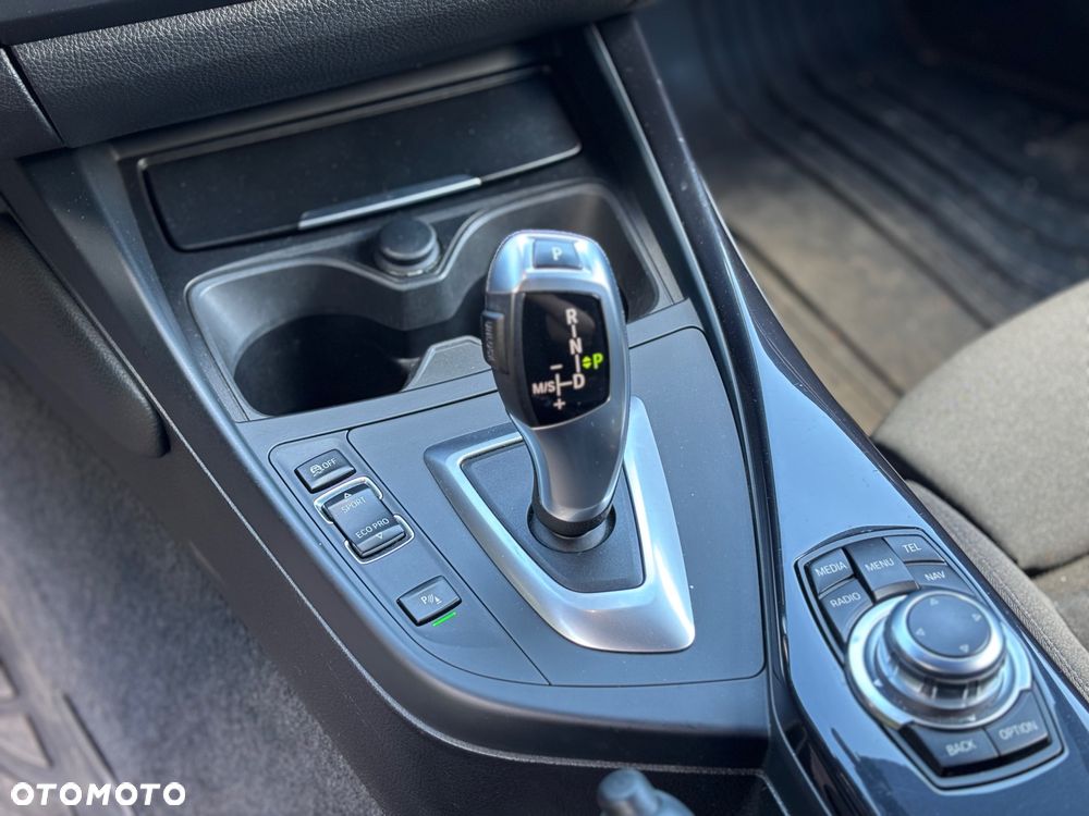 BMW Seria 1 118d Sport Line - 10