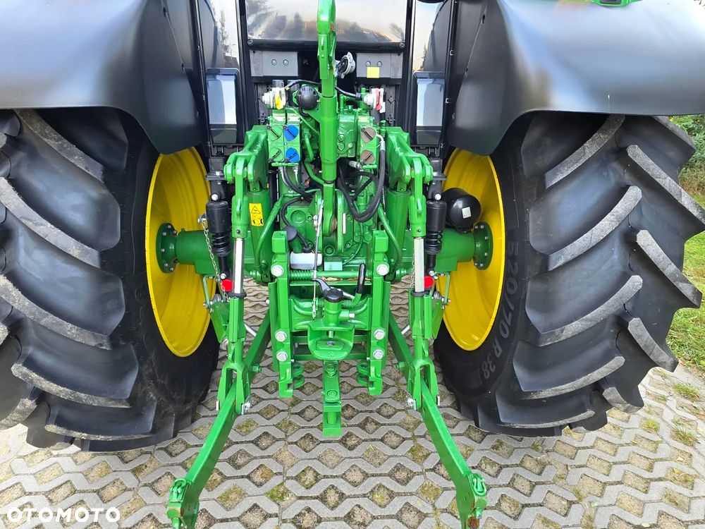 John Deere 6120M - 7