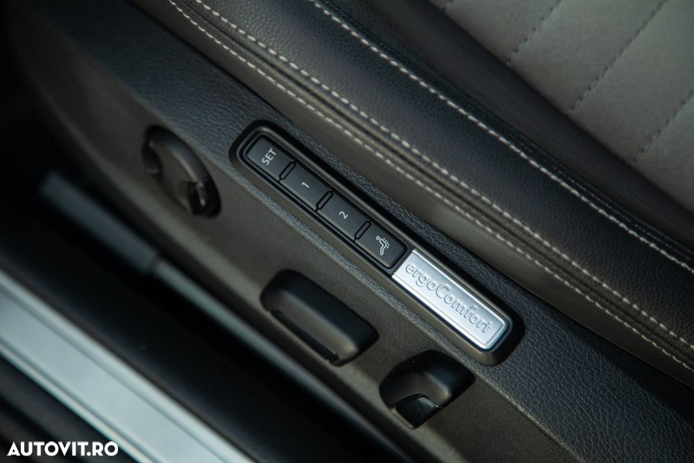 Volkswagen Passat Variant 2.0 TDI DSG 4Motion Highline - 35