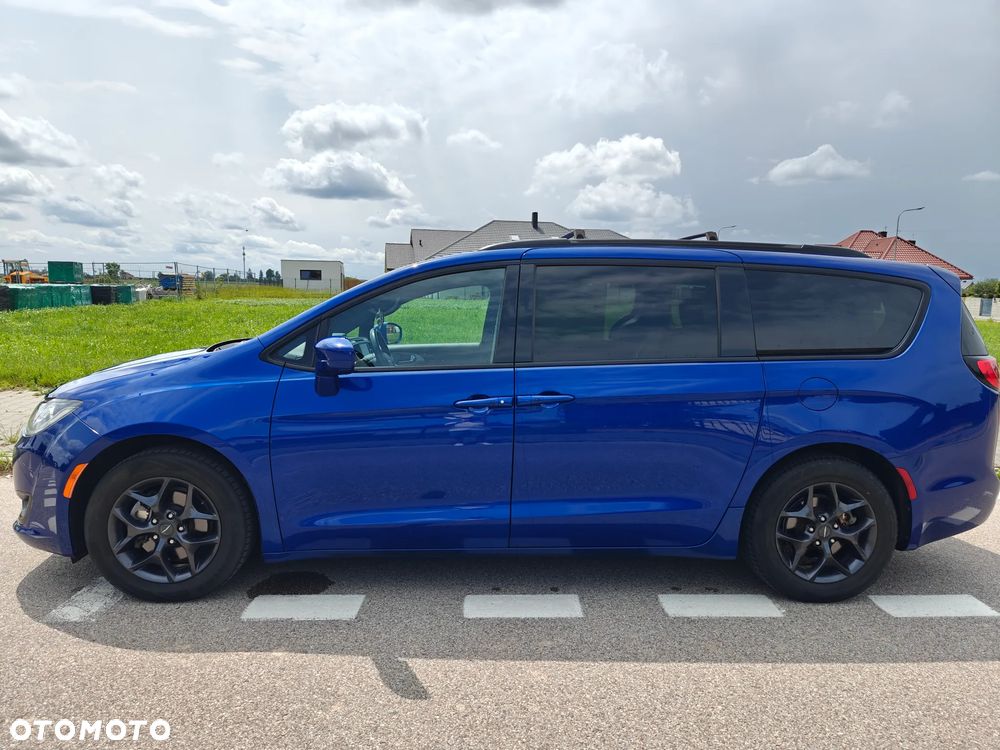 Chrysler Pacifica - 3