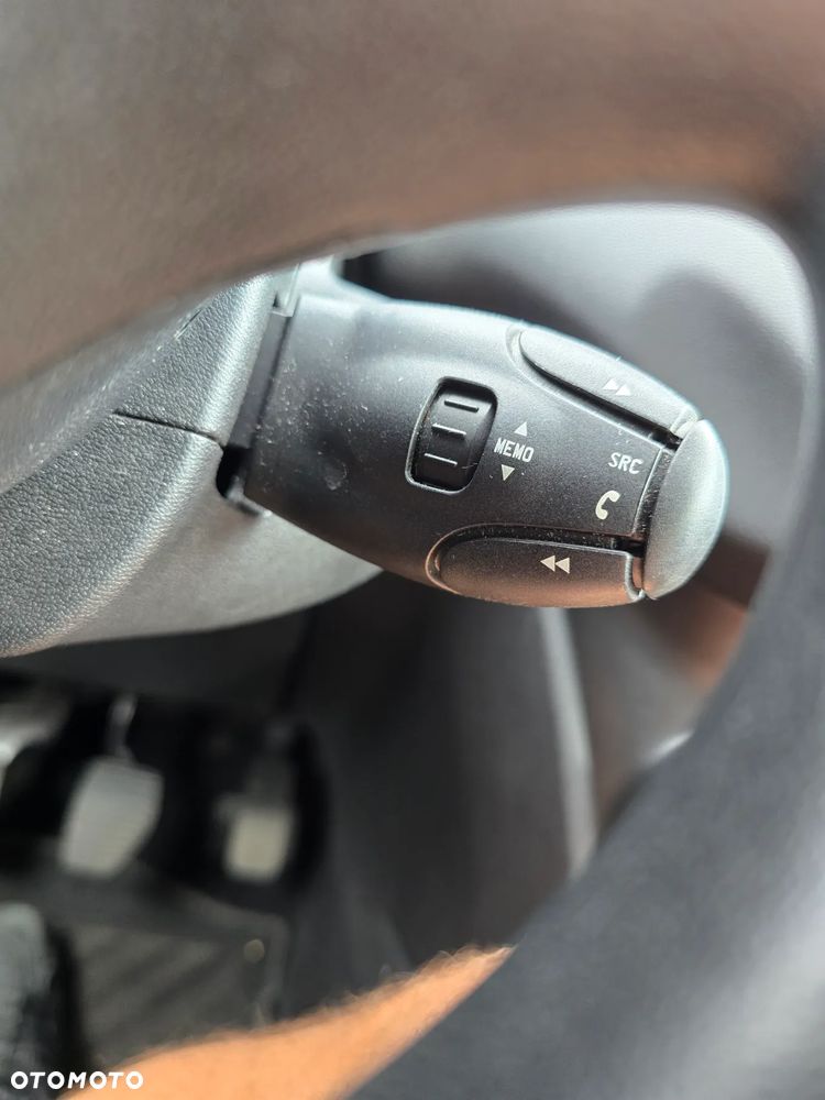 Peugeot 208 - 10