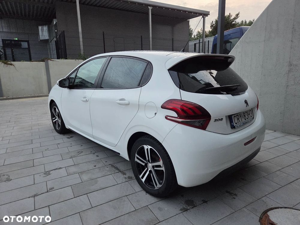 Peugeot 208 - 10