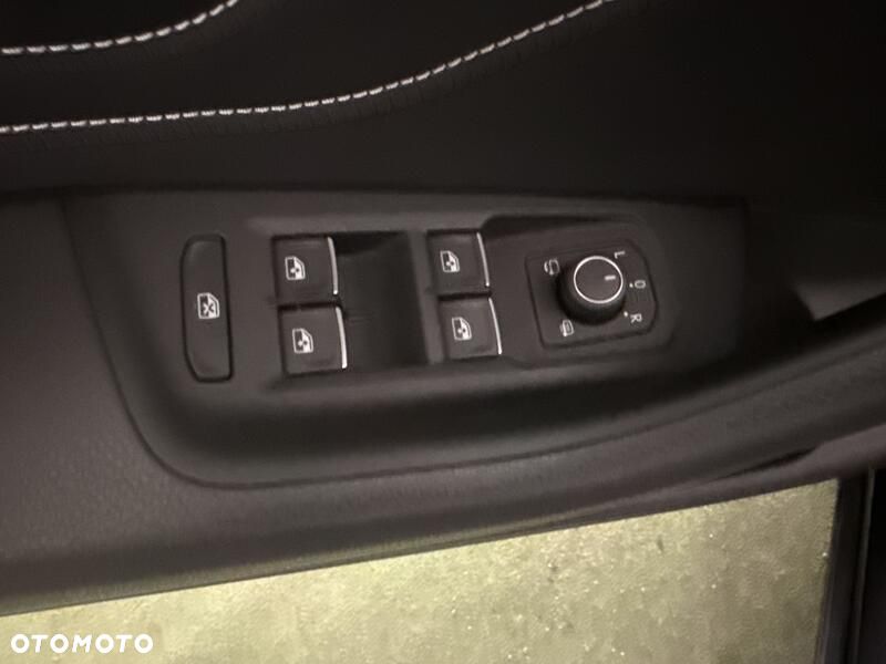 Volkswagen Passat 1.5 TSI EVO Elegance DSG - 12