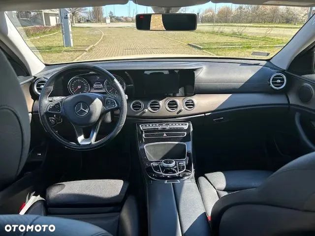 Mercedes-Benz Klasa E 200 d 9G-TRONIC - 12
