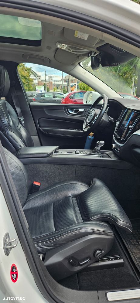 Volvo XC 60 D4 Momentum Pro - 4